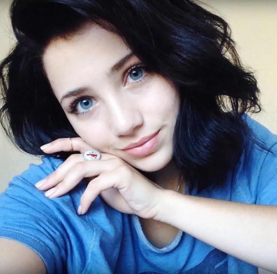 Эмили Рудд глаза