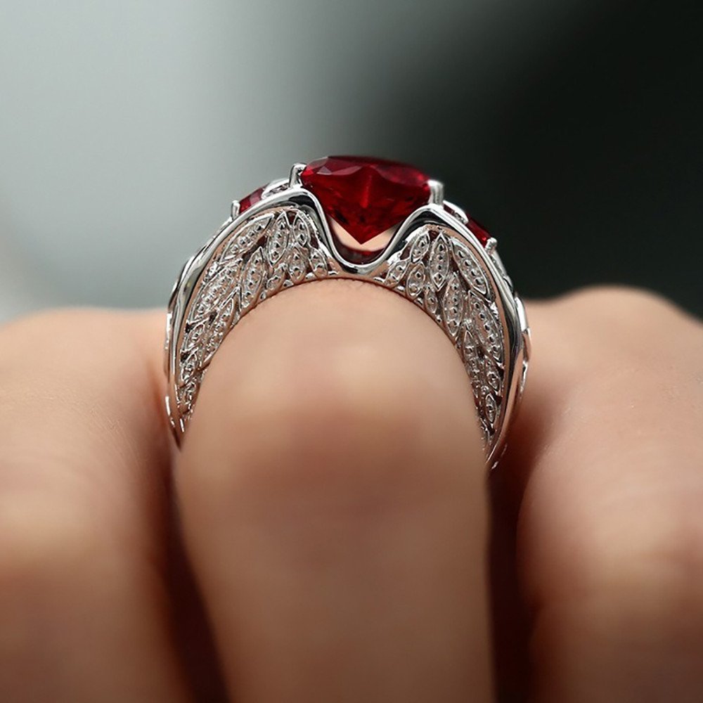 Серебряное кольцо с рубином женское