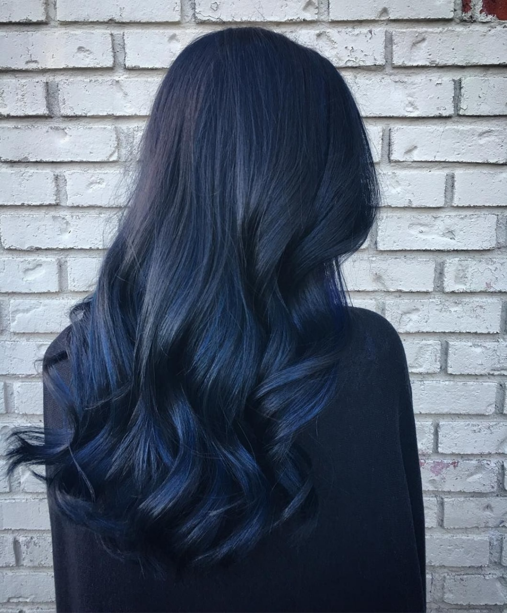 Сине черные волосы
