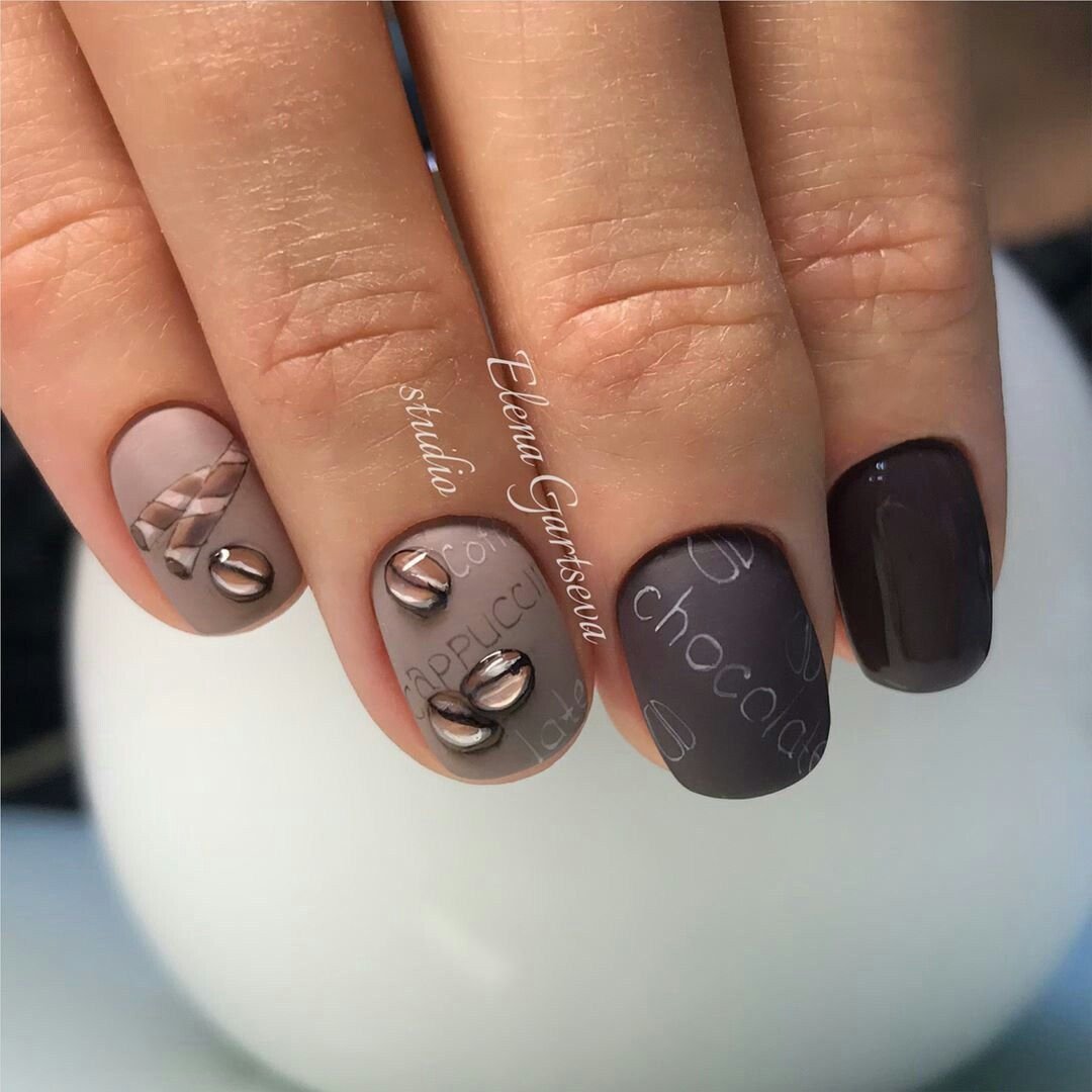 Кофейный маникюр на короткие ногти