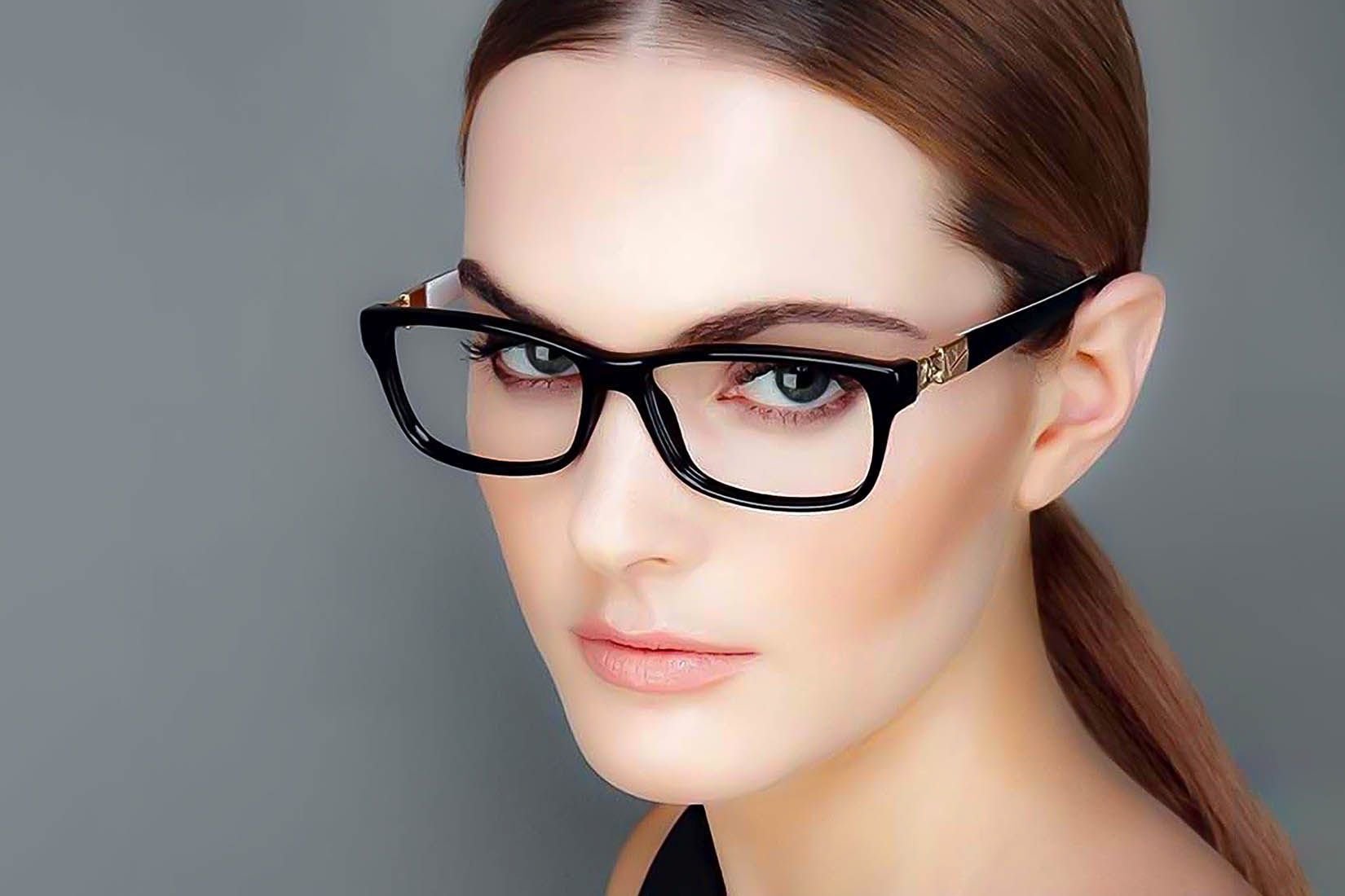 Какая форма очков модная. Оправа для очков женская фурла. Очки для зрения женские прямоугольные. Современные очки. Круглая оправа для очков женская.
