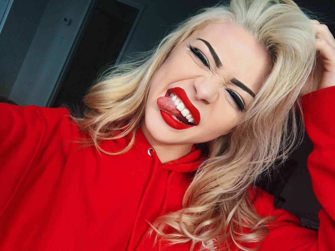 Kristen Hancher селфи