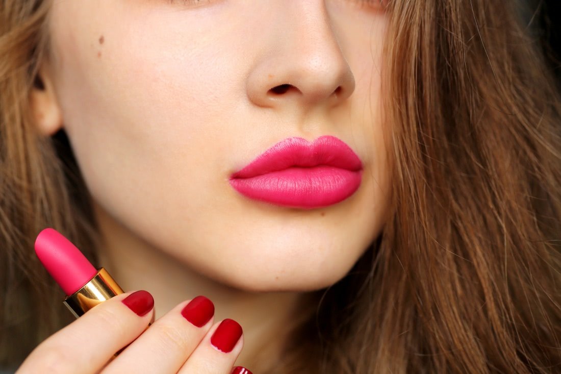Rouge Allure Velvet в оттенке 37 l’exuberante.