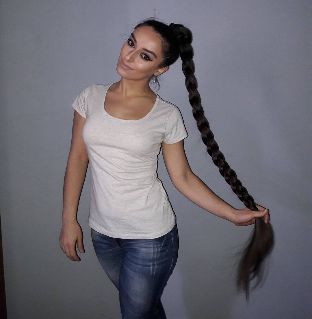 Девушки с длинными косами