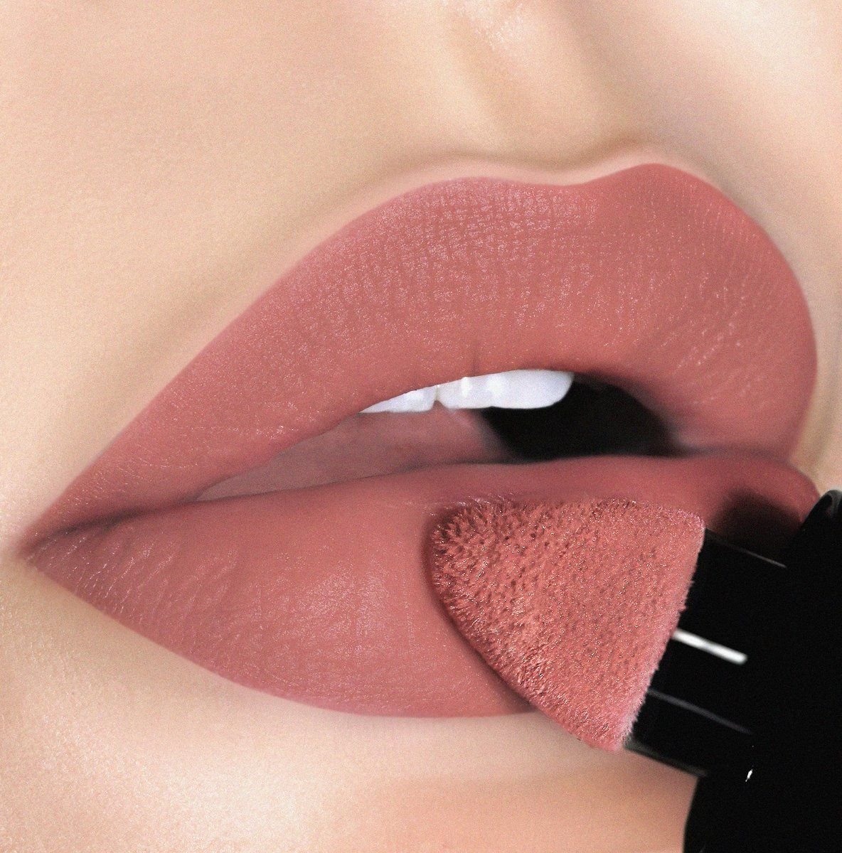 Губная помада Matte Lipstick
