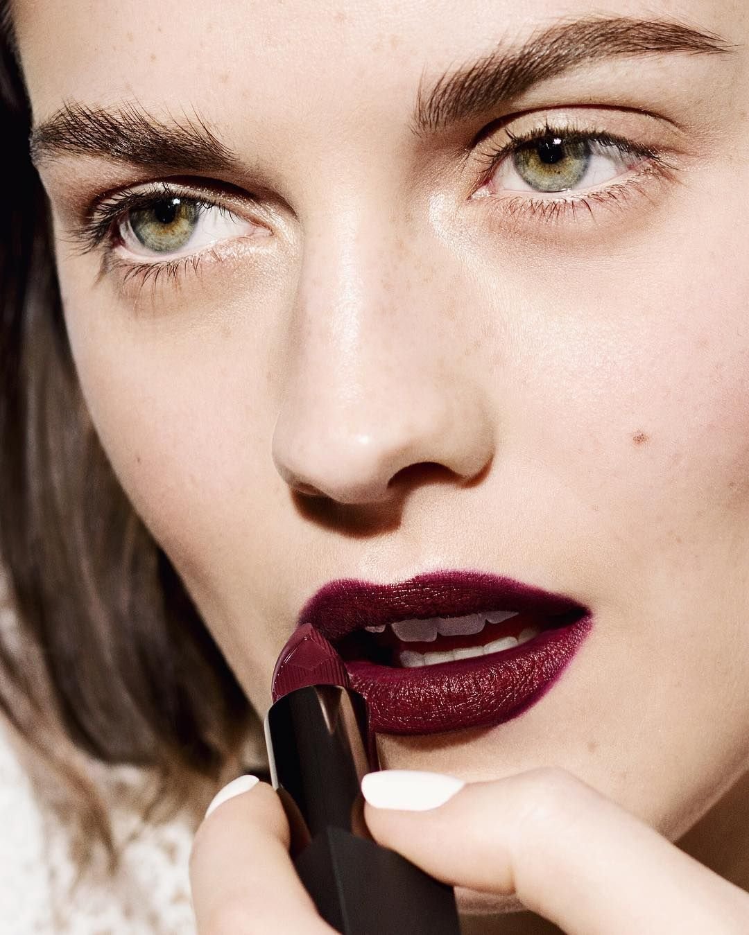 Burberry помада Oxblood
