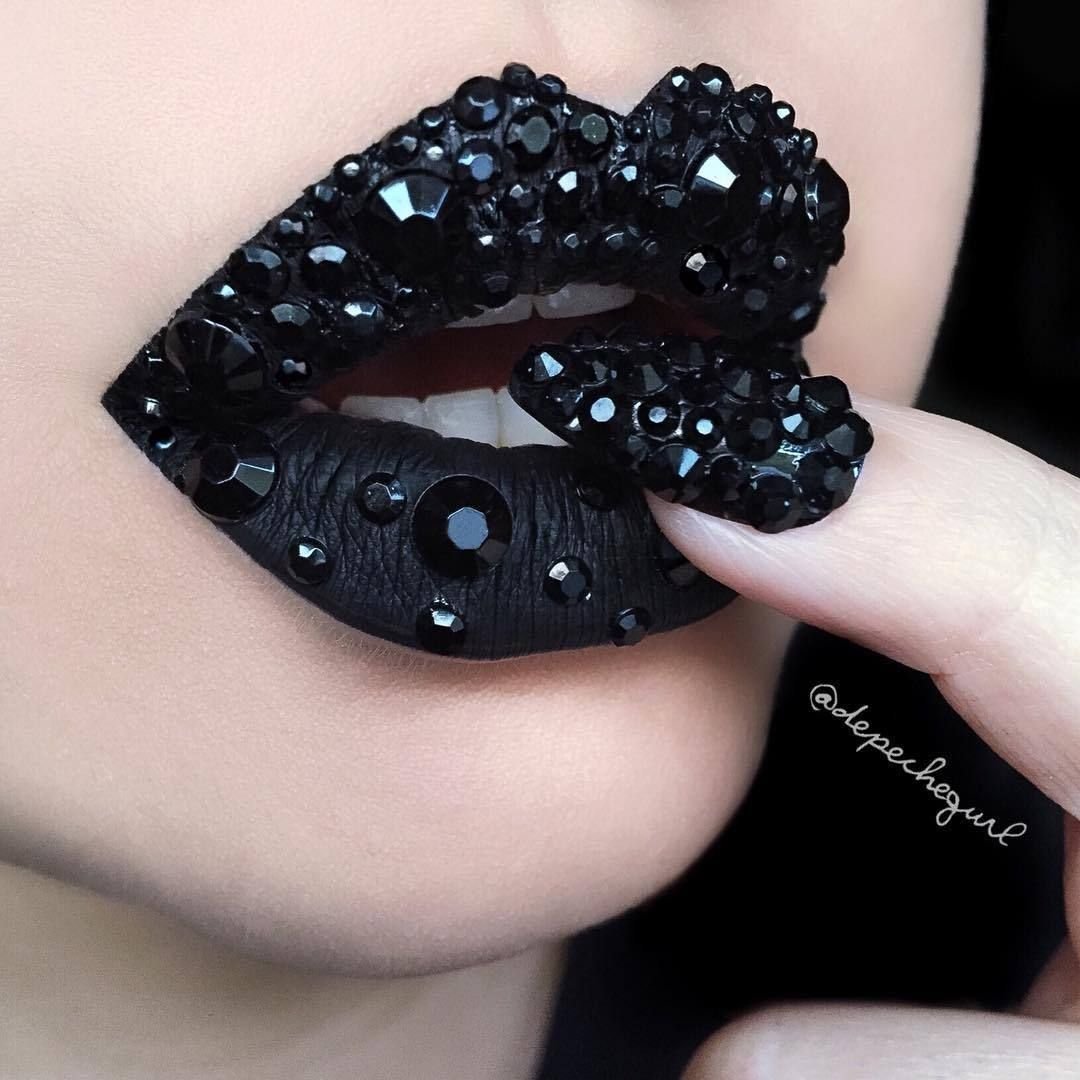 Красивые губы черные