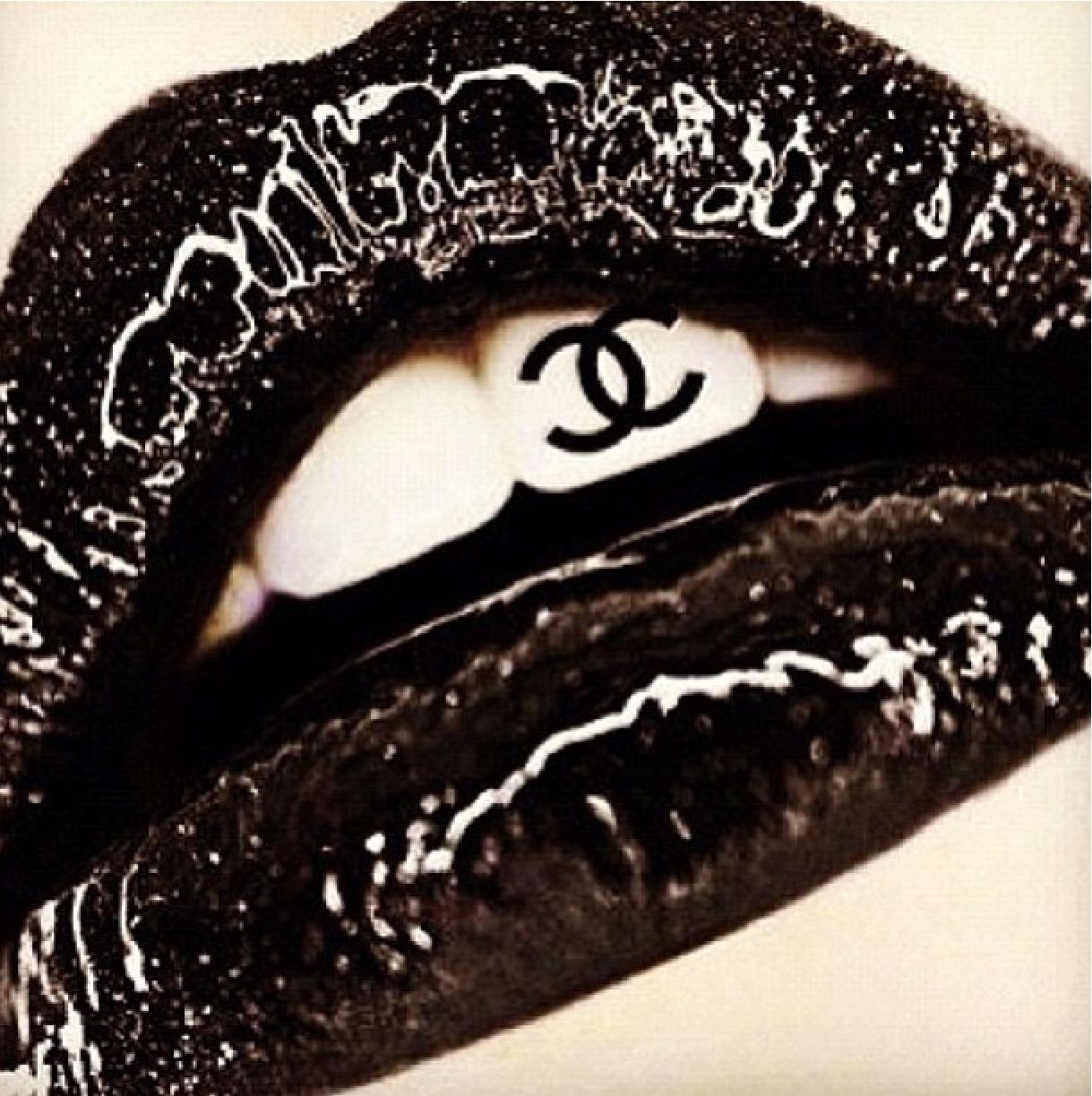 Черная помада Chanel