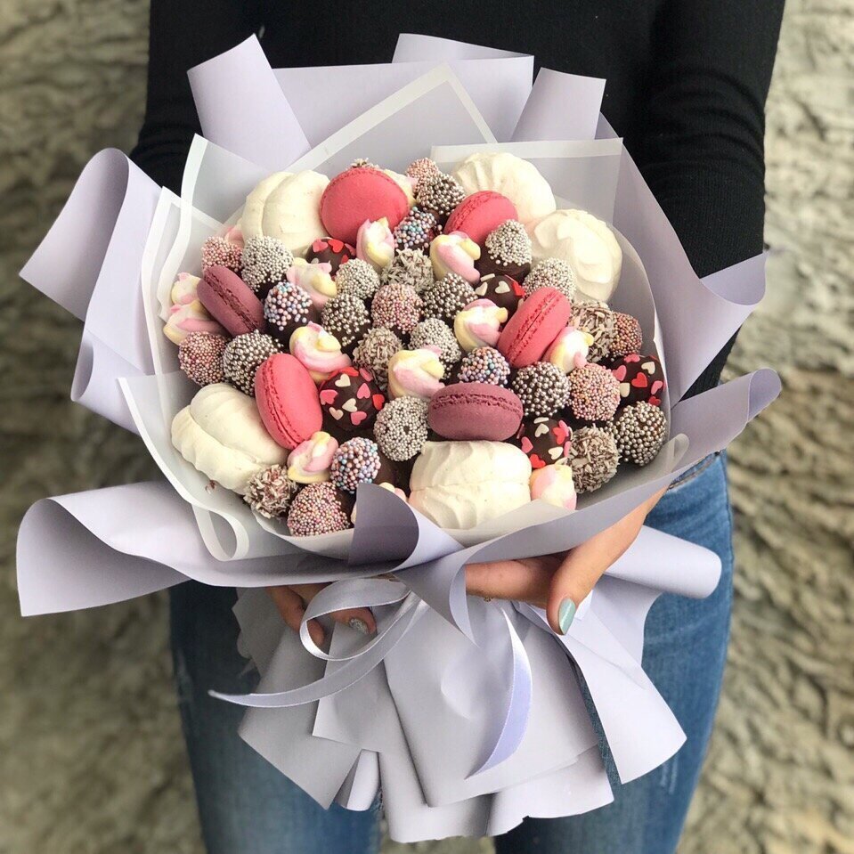 Букет из зефира и макаронс