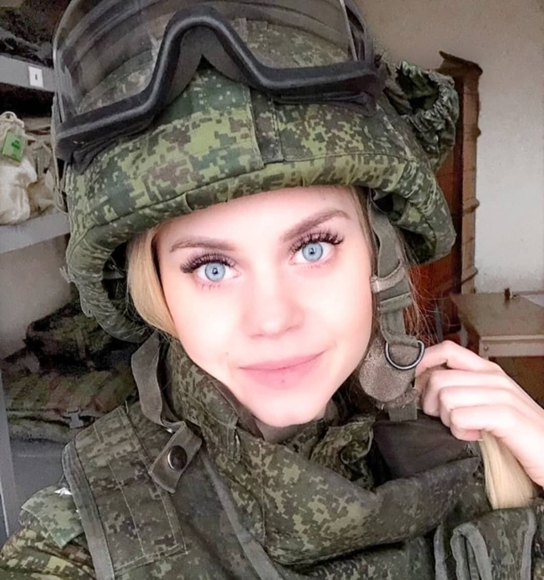 Русские девушки военные