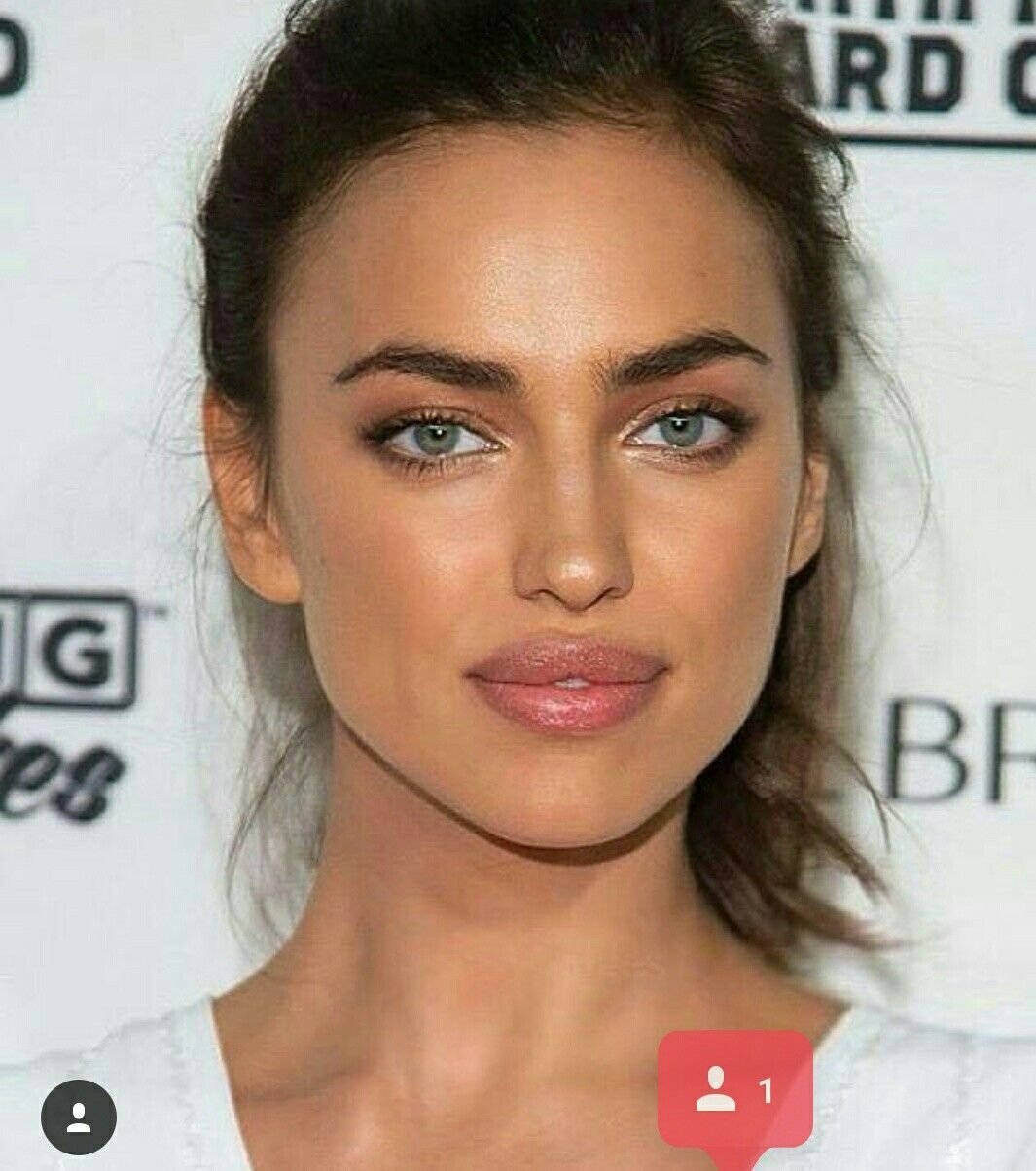 Ирина Шейк брови