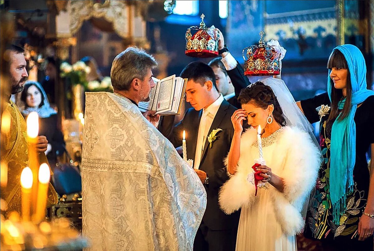 Священник на свадьбе