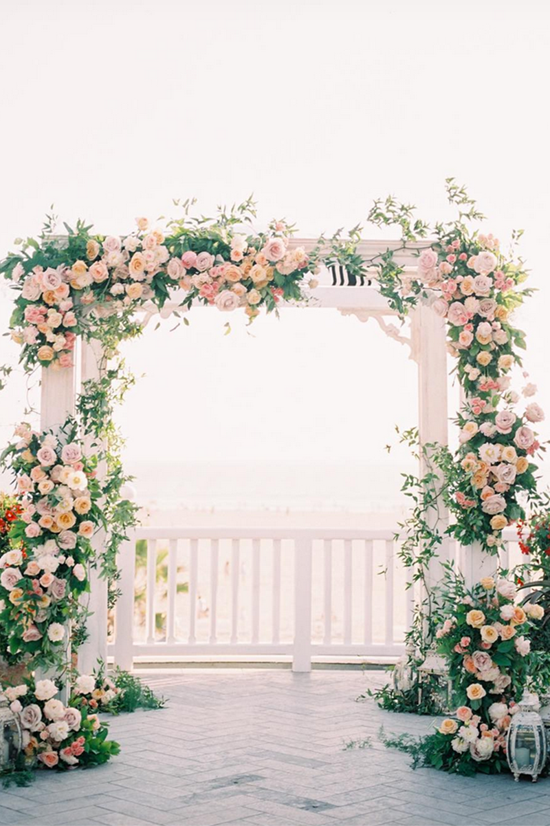 Арка с цветами на свадьбу