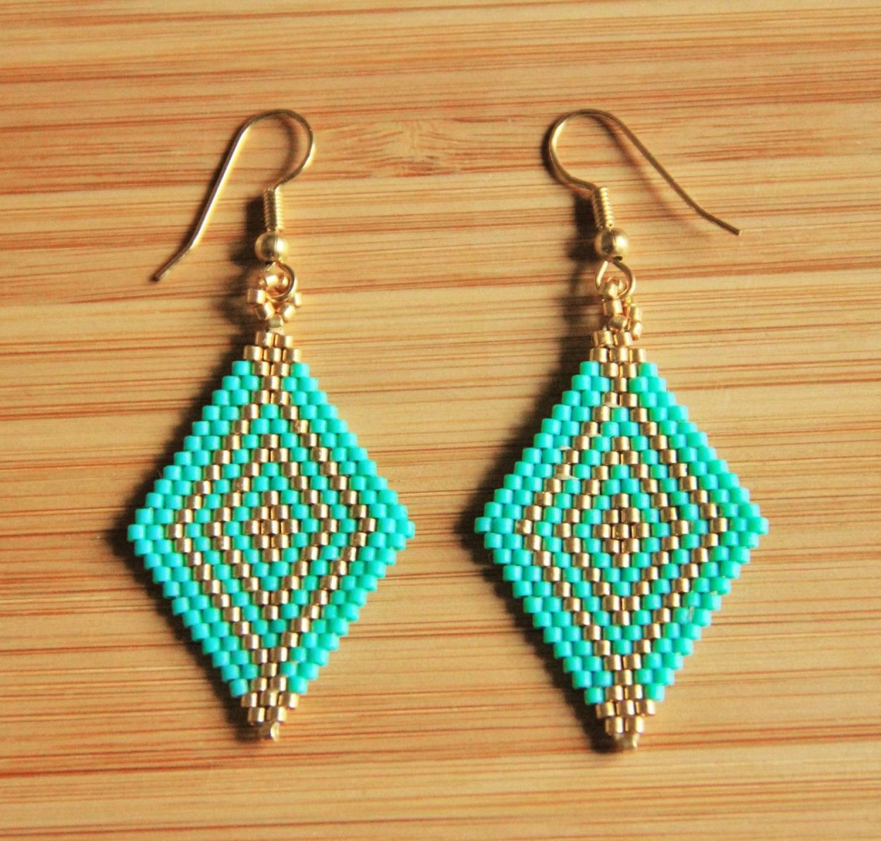 Серьги ромбы из бисера