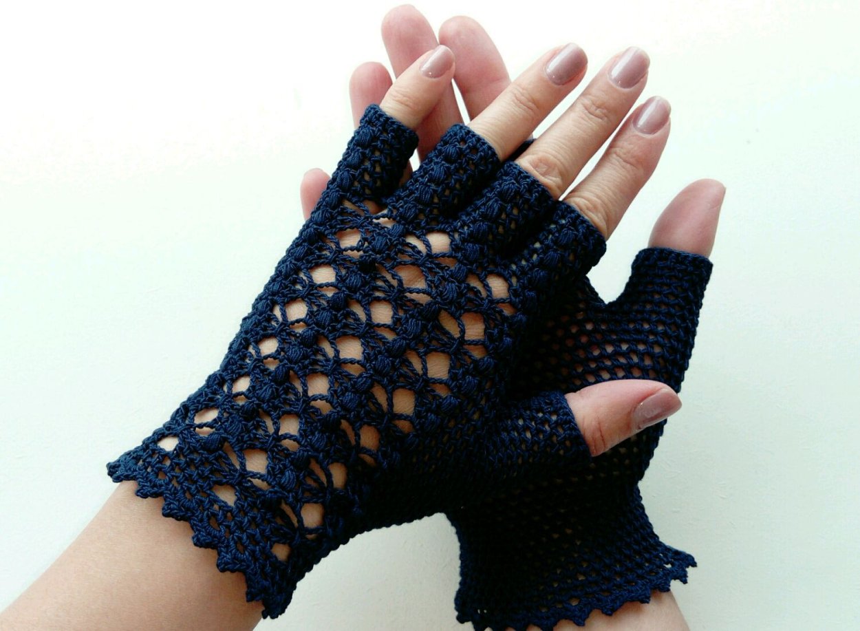 Чёрные перчатки без пальцев