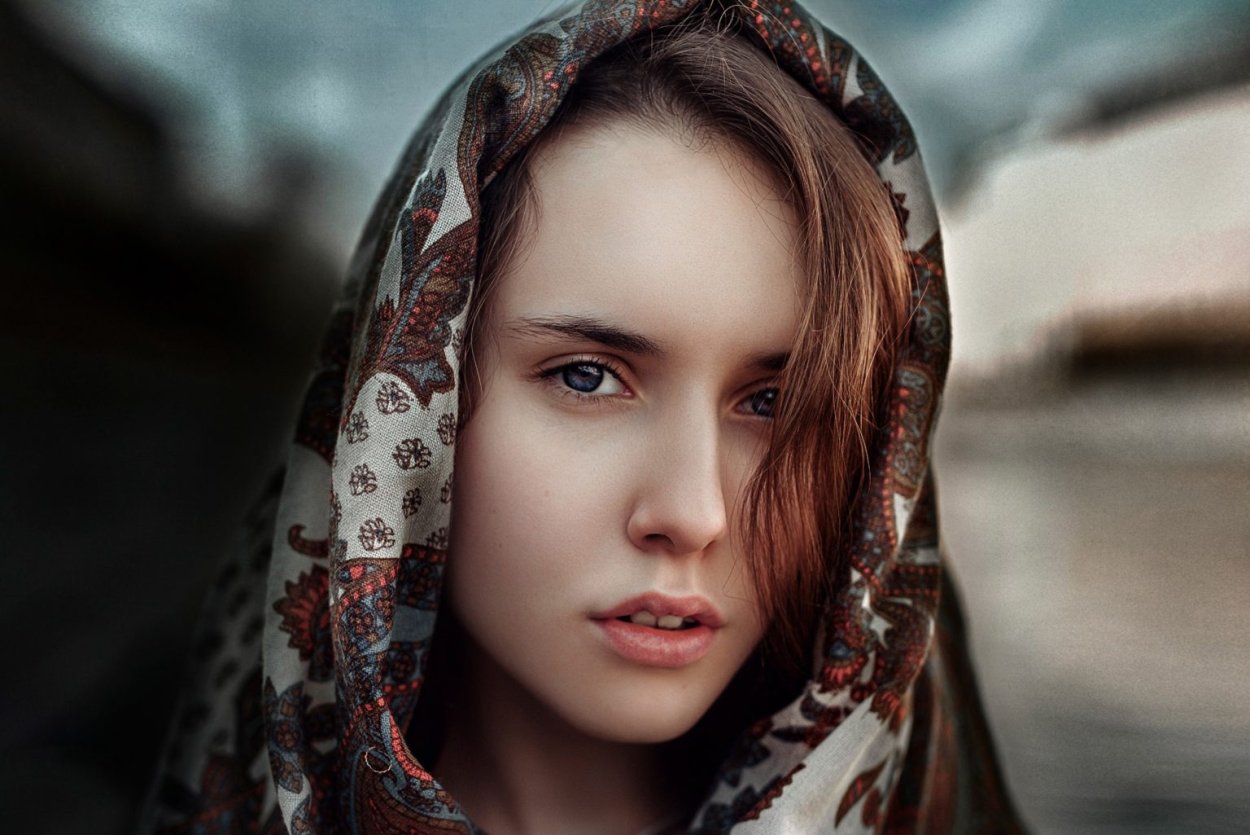 Дина саева в платке