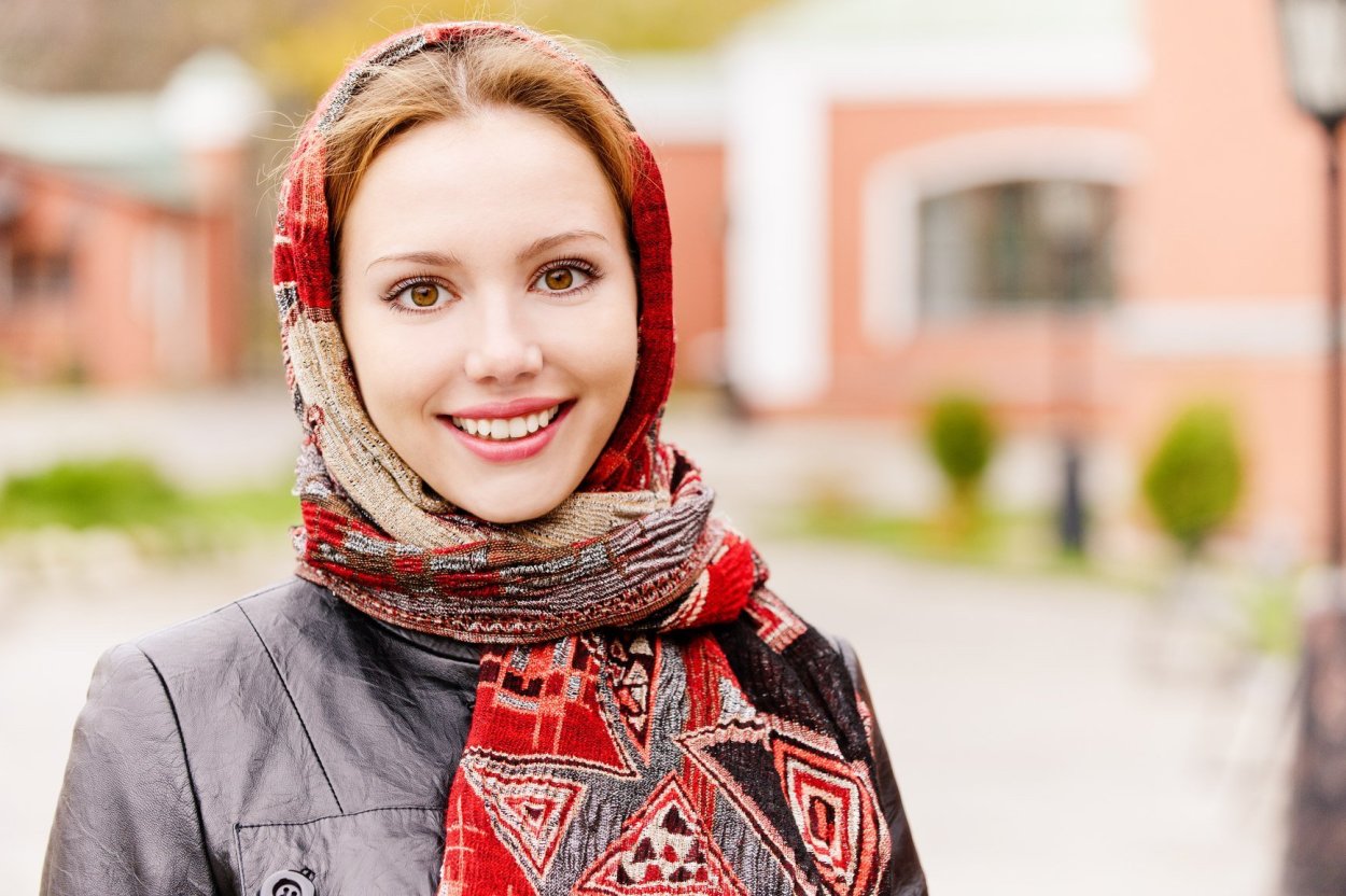 Женщина в платке