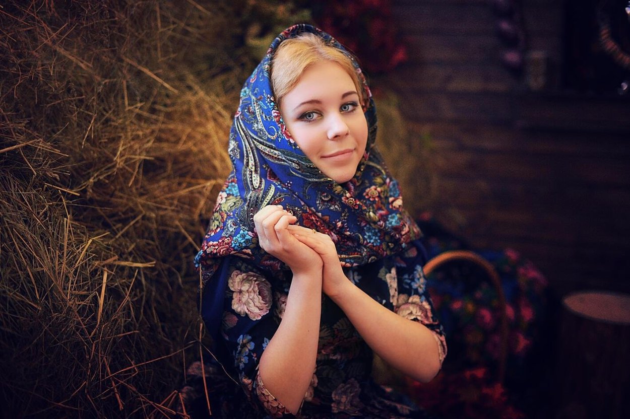 Девочка в платке