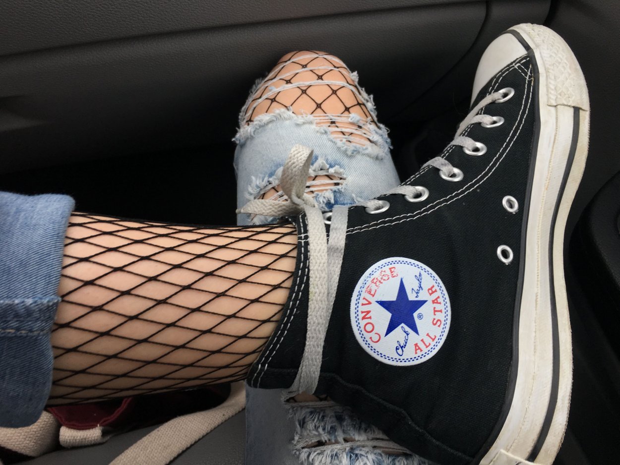 Девушки в Converse