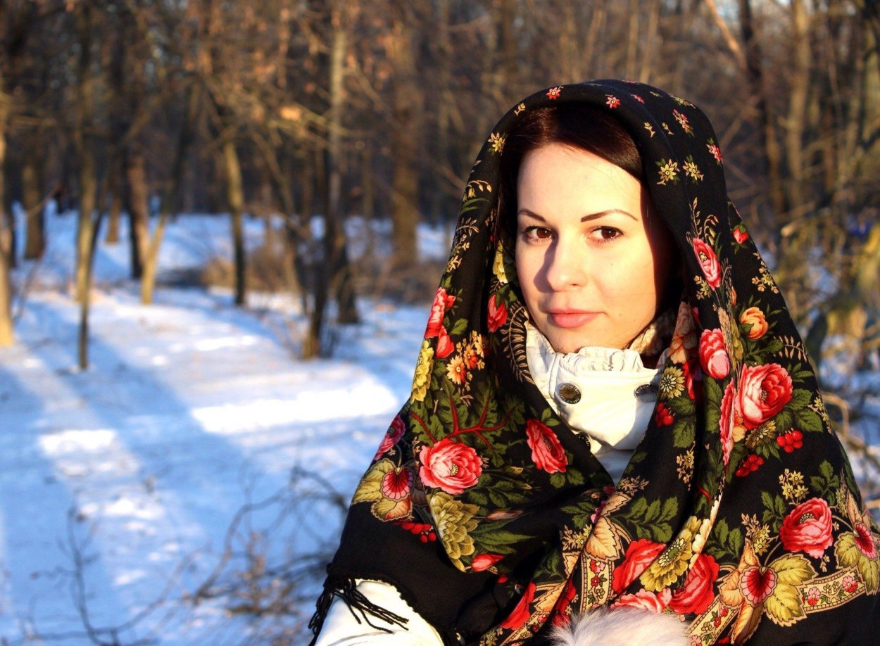 Павлово Посадский платок черные глаза