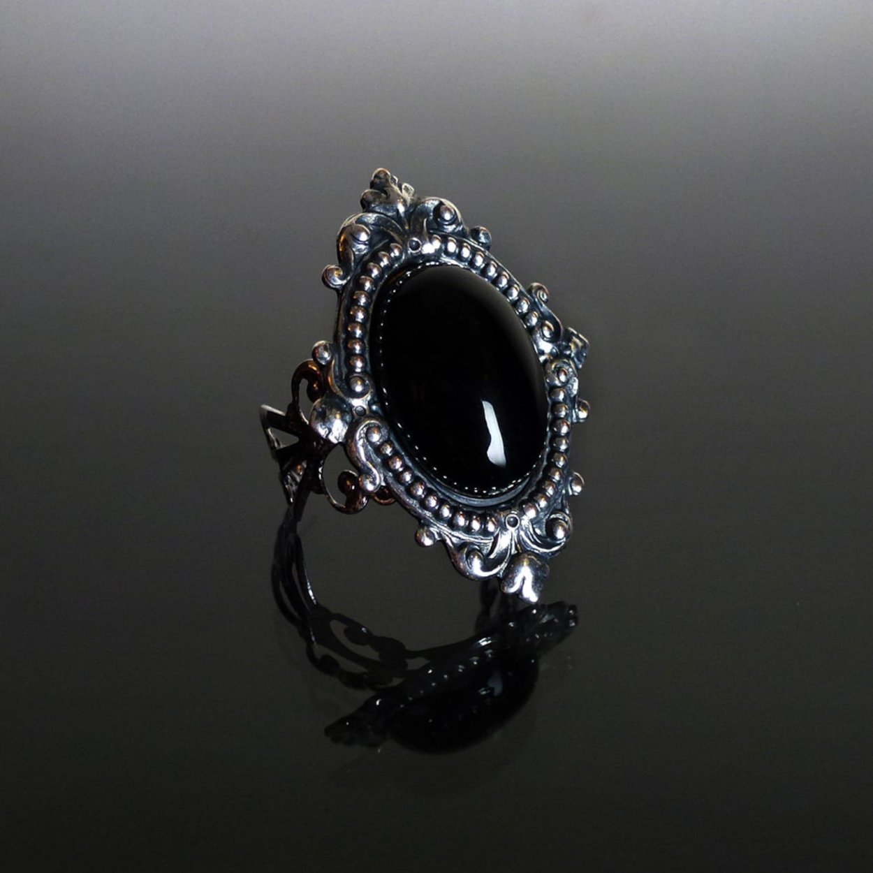 Черный перстень