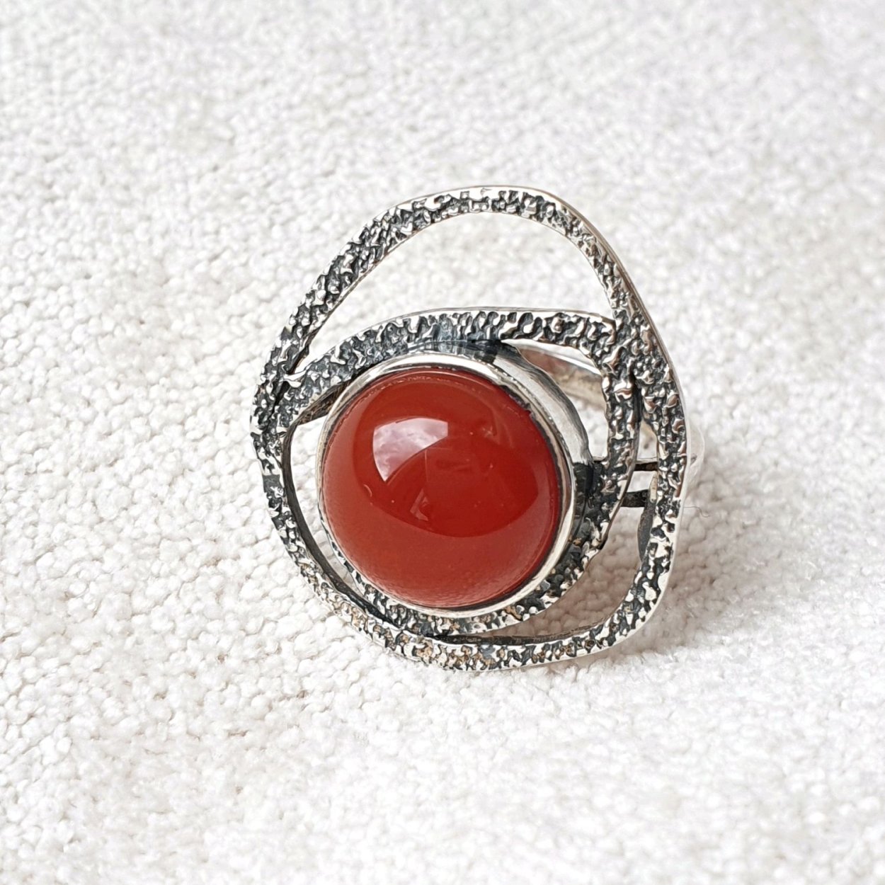 Серебряное кольцо с сердоликом