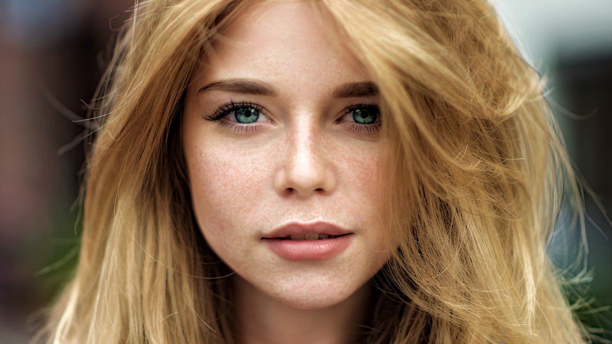 Emma Stone portrait веснушки