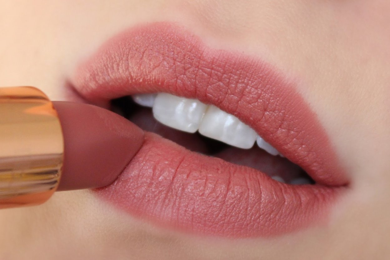 Charlotte Tilbury Pillow talk помада