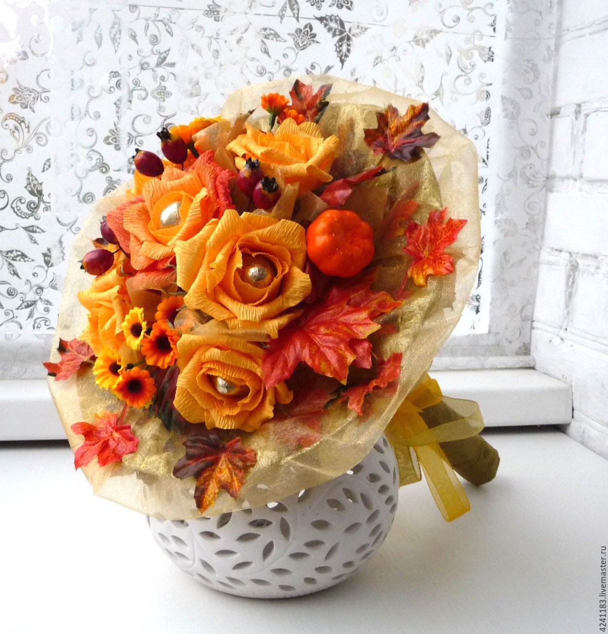 Осенние оранжевые цветы коробочки