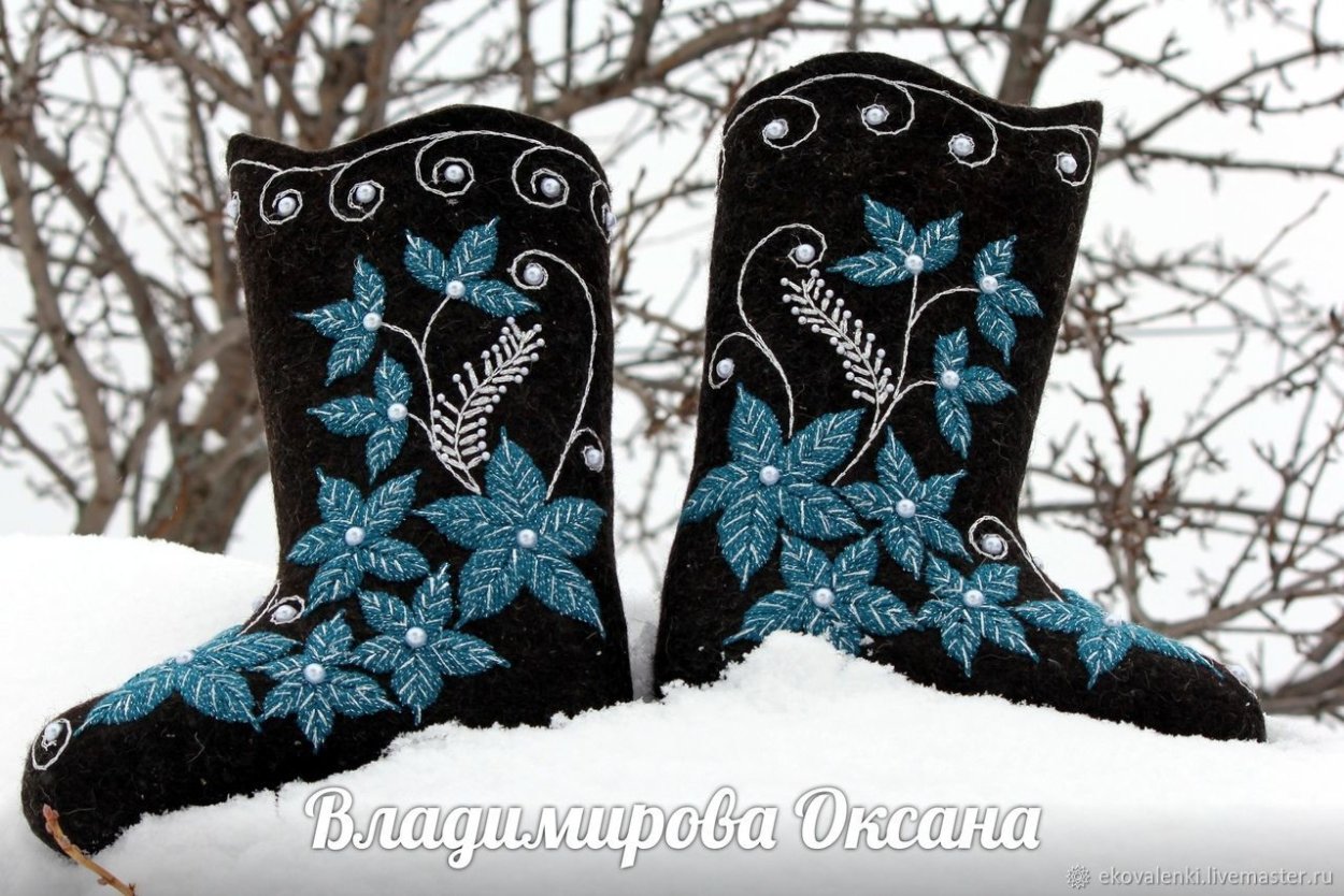 Вышитые валенки