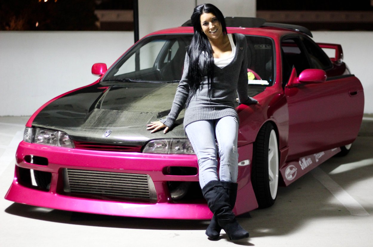 Девушка и Ниссан 240sx