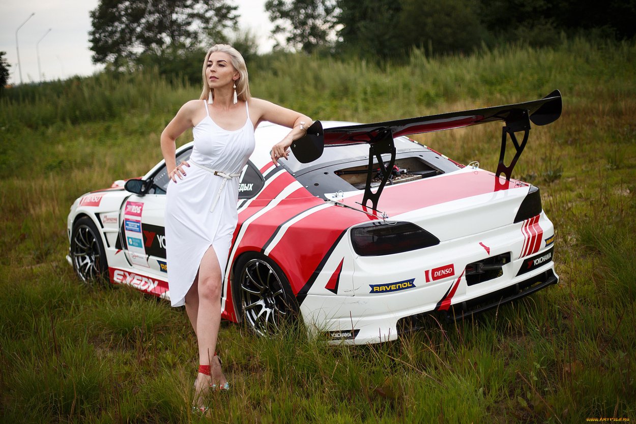 Nissan Silvia с девушкой