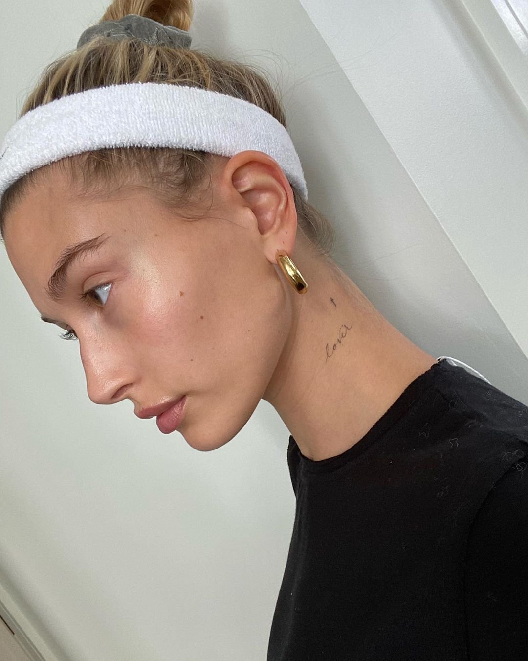 Hailey Baldwin без макияжа