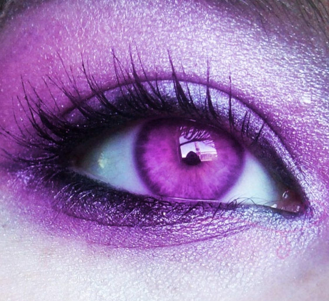 Girl purple eyes. Фиолетовая гетерохромия. Красивые глаза. Красивые фиолетовые глаза. Лиловые глаза.