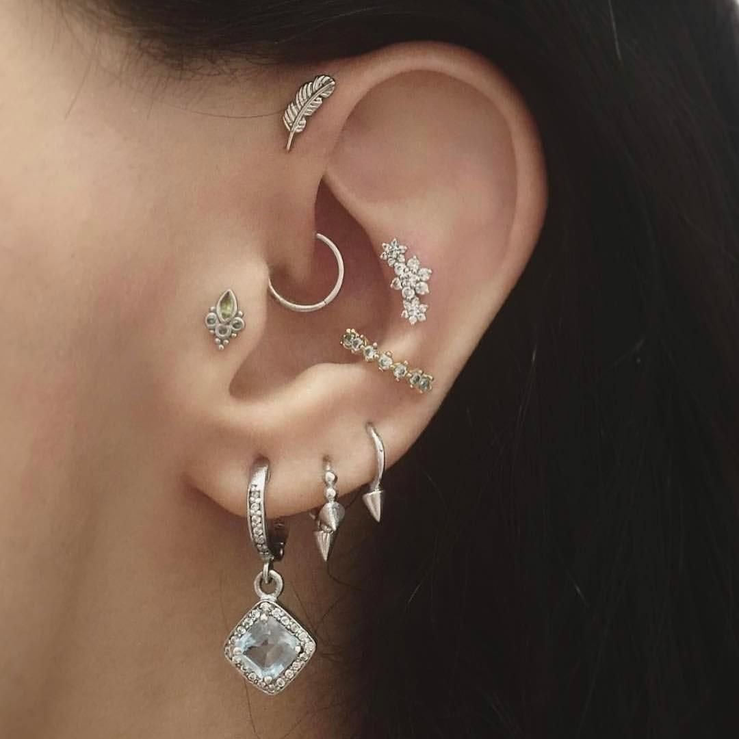 Серьга в ухе