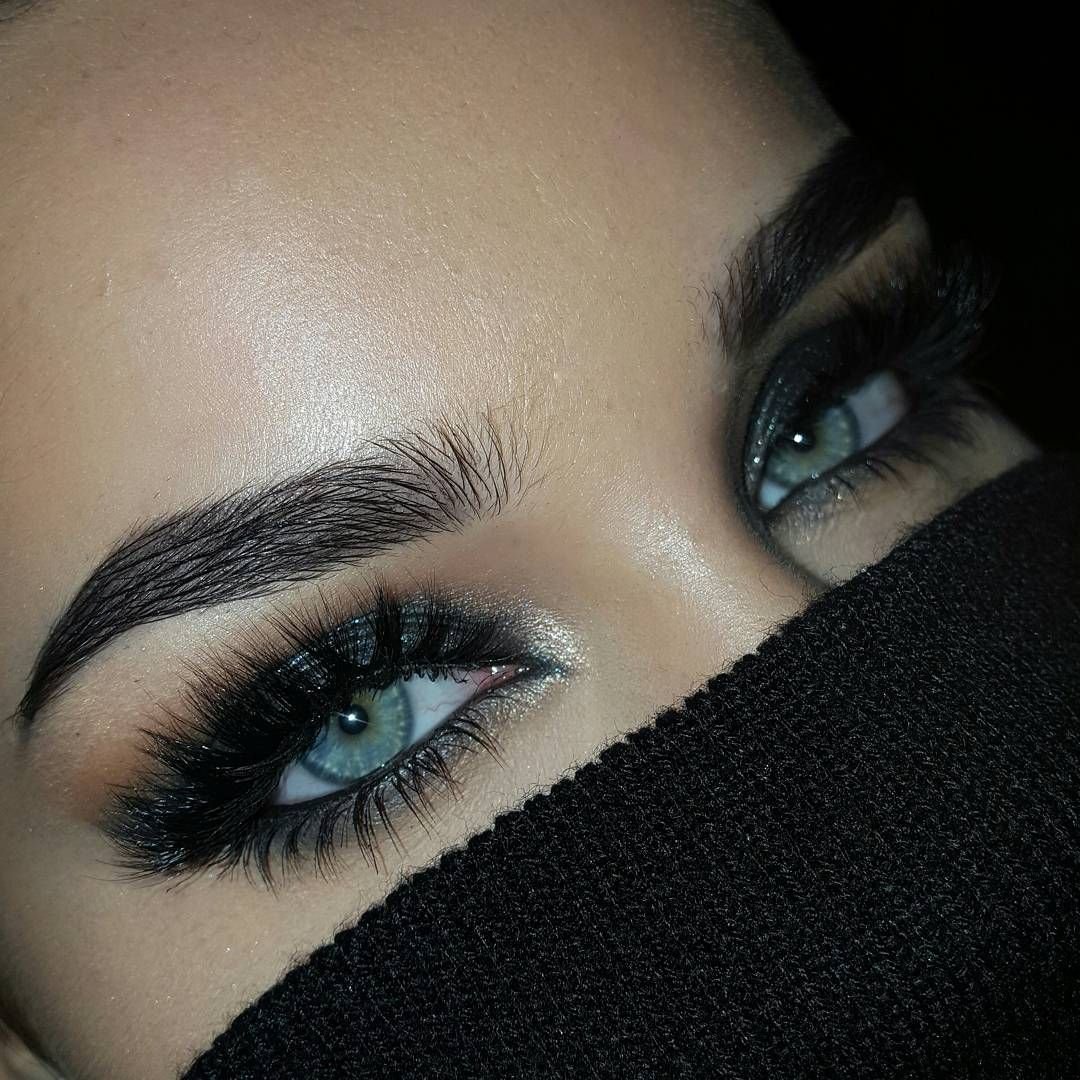 Красивые черные глаза