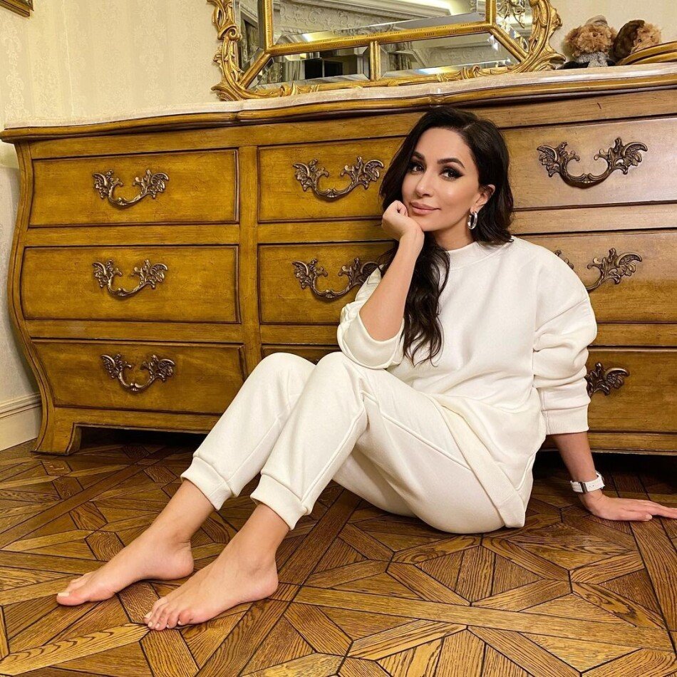 Зара Мгоян feet