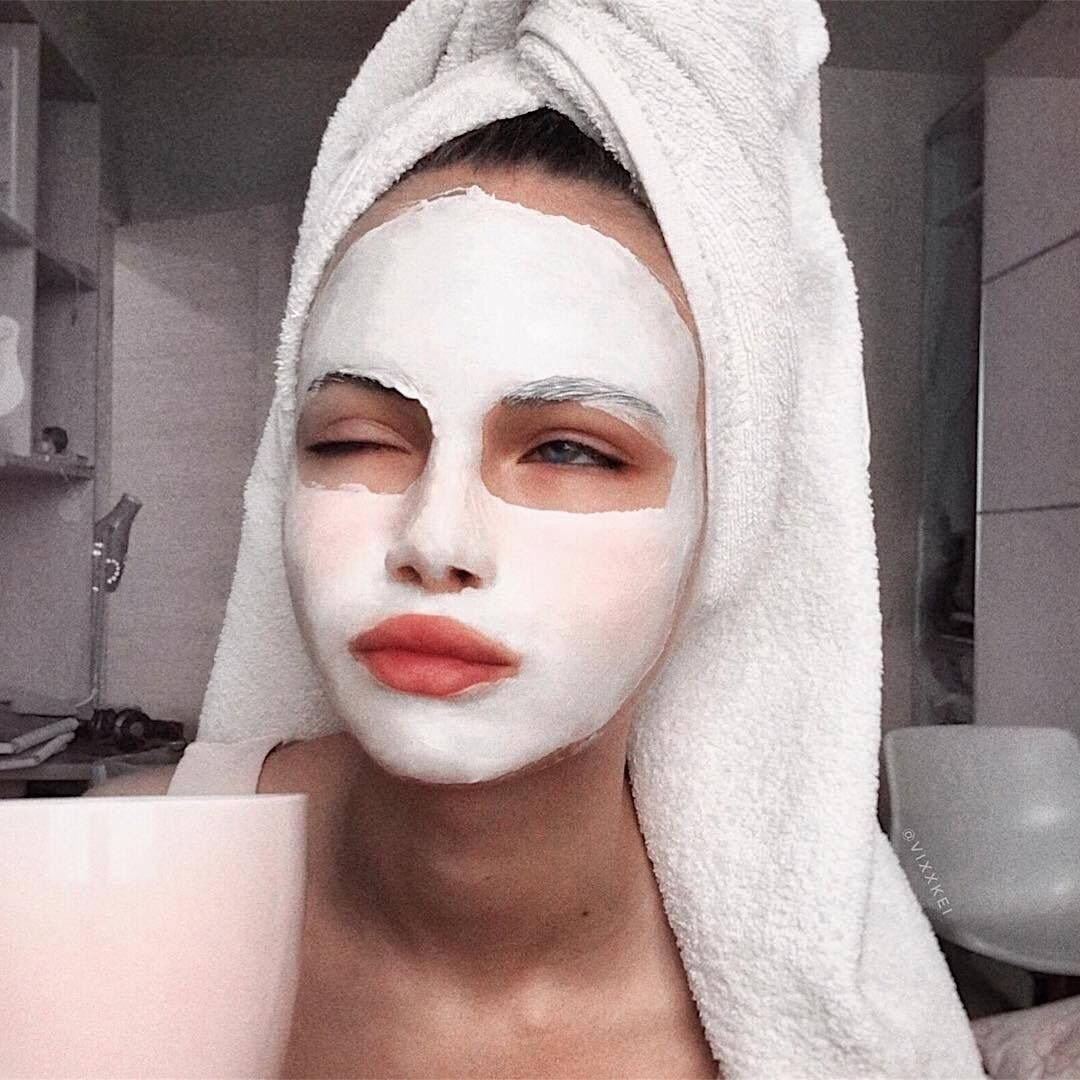 Селфи в маске для лица