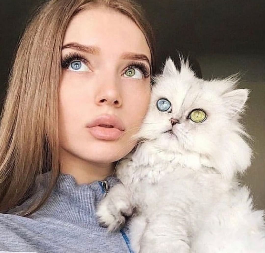 Девушка с разноцветными глазами