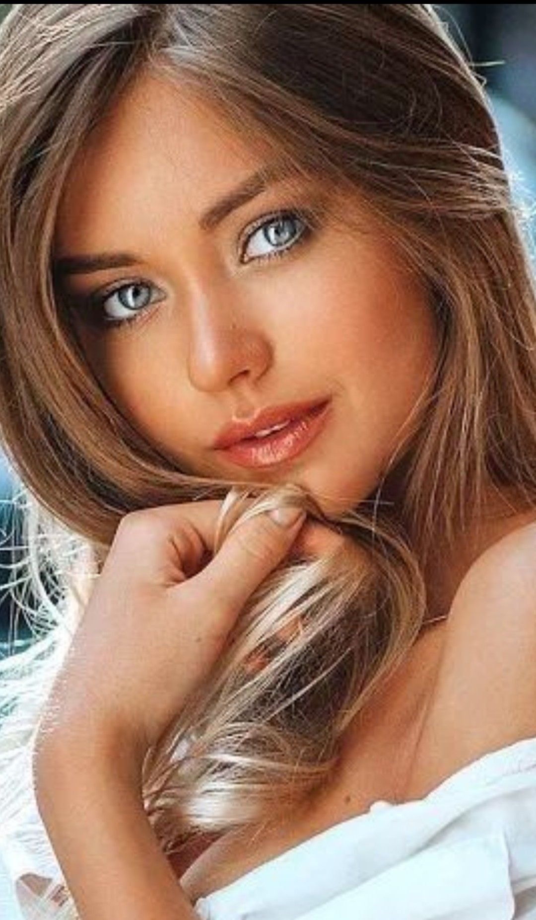 Красотка с красивыми глазами