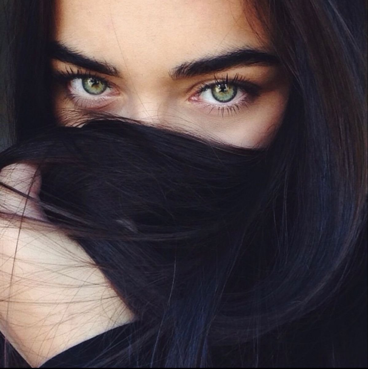 Брюнетки С Зелеными Глазами
