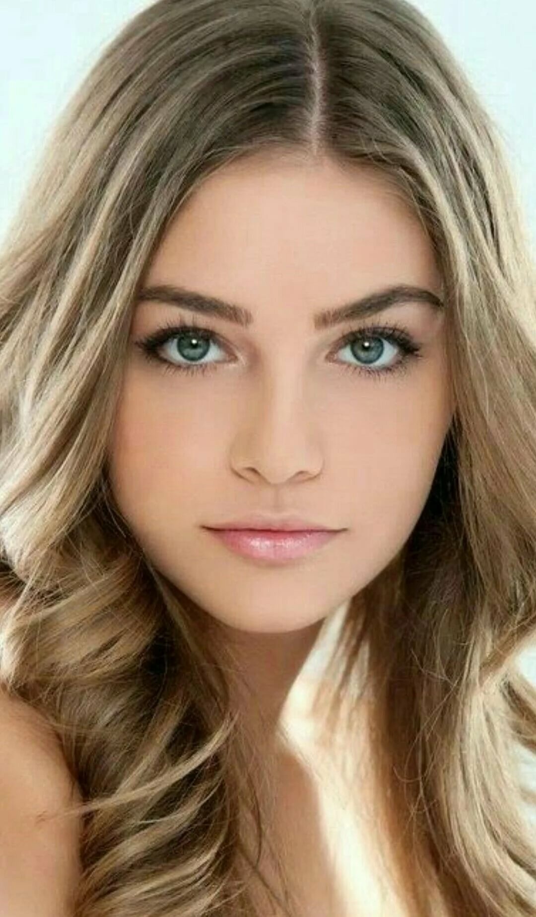 Amanda Lajcaj цвет волос