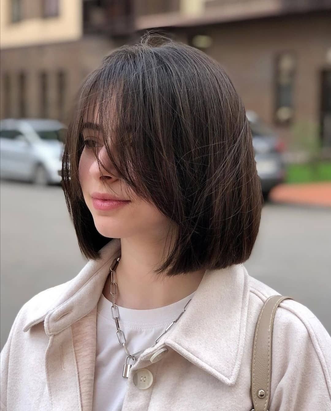 Прическа Локоны на каре с челкой