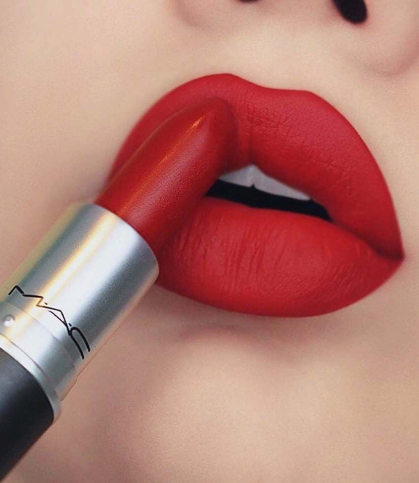 Ruby Woo Mac помада