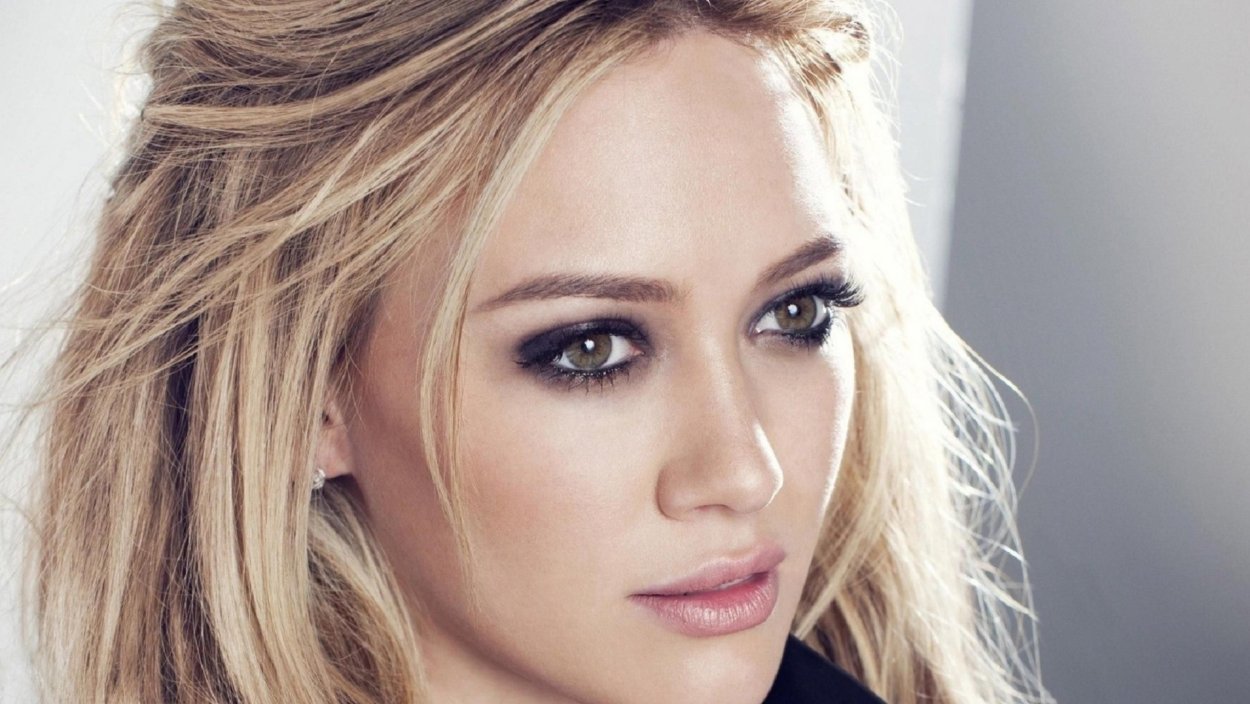 Hilary Duff +18