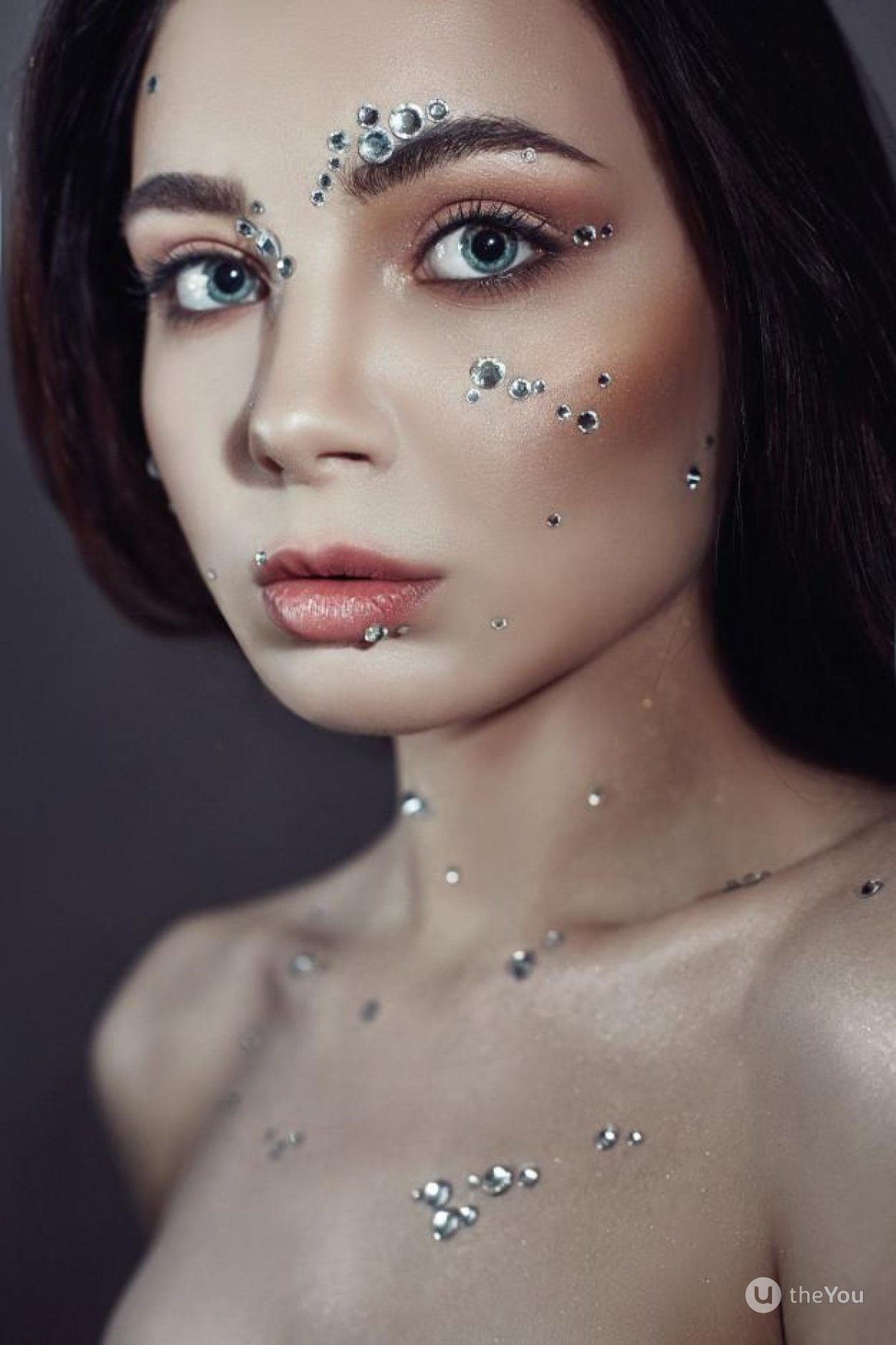 Стразики на лицо девочке