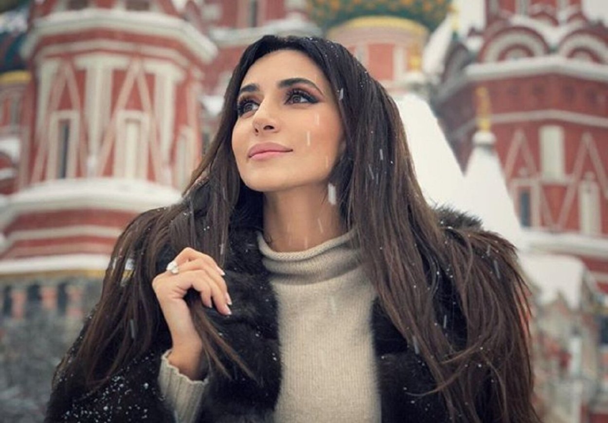 Певица Зара зимой