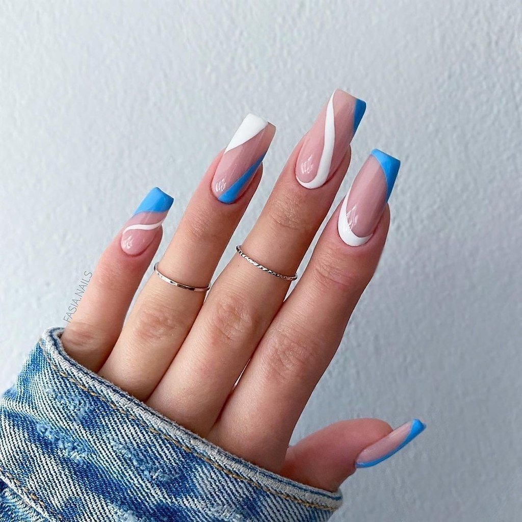 Дизайн ногтей с полосками волнами