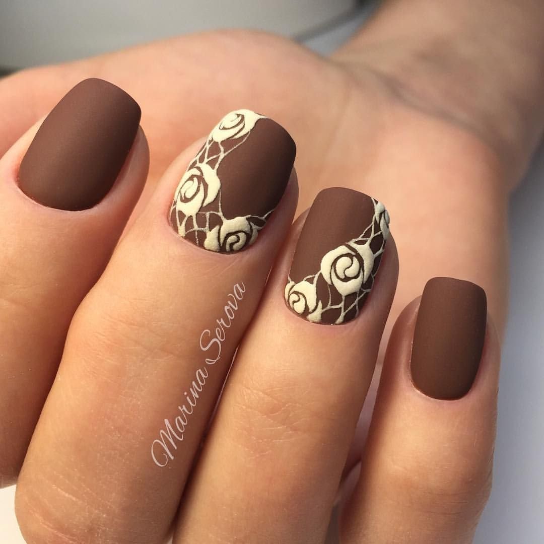 Коричневый маникюр