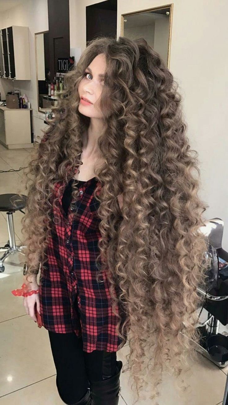 Красивые длинные кудрявые волосы